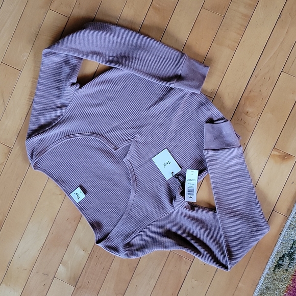 NEW TNA Thermal Notch Top - Picture 1 of 3